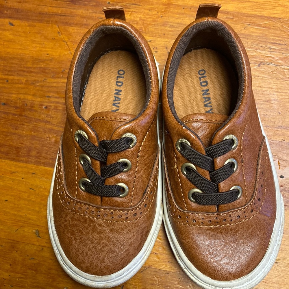 Old Navy Oxford slip on boys shoes size 6/13.5